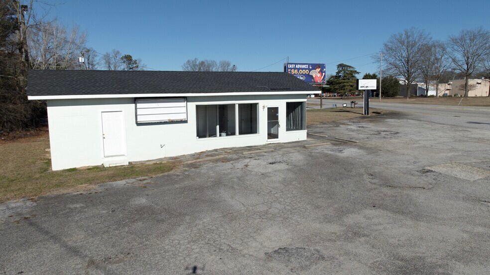 Primary Photo Of 1026 S Broad St, Clinton Freestanding For Lease