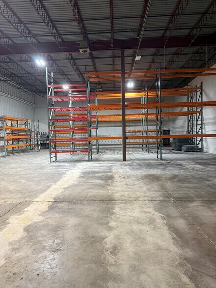 More Photos Of 1315 Lamar St, Lakewood Warehouse For Sale