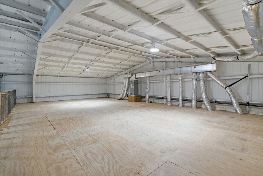 More Photos Of 120 W Scenic Trl, Weatherford Warehouse For Lease