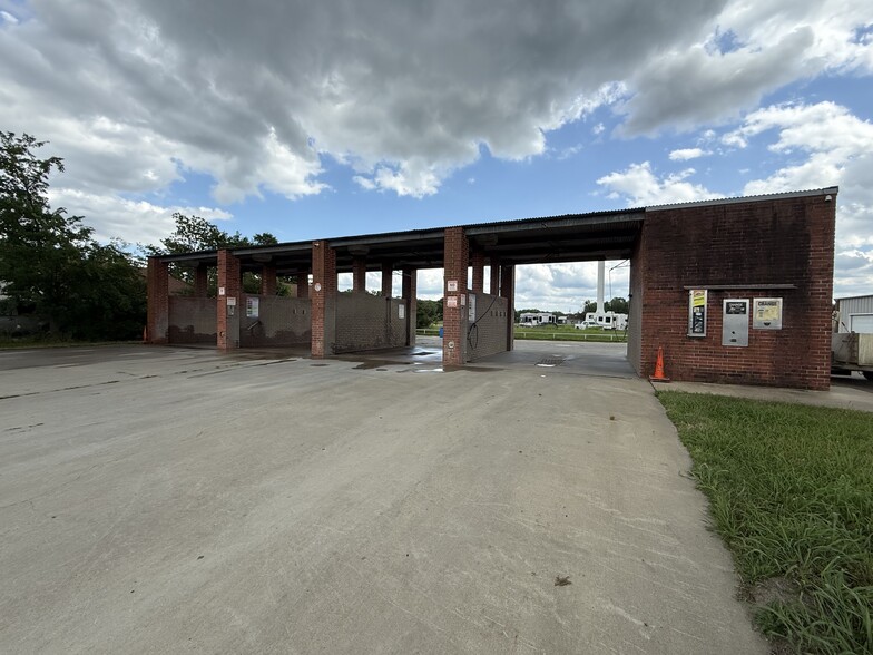 More Photos Of 931 E Dallas Ave, Cooper Self Storage For Sale