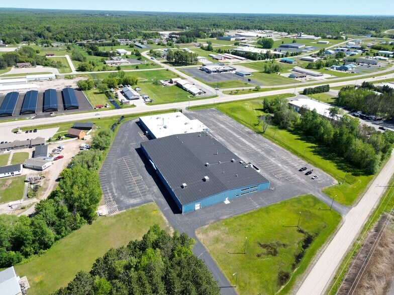 More Photos Of 701 Maple St, Peshtigo Warehouse For Lease