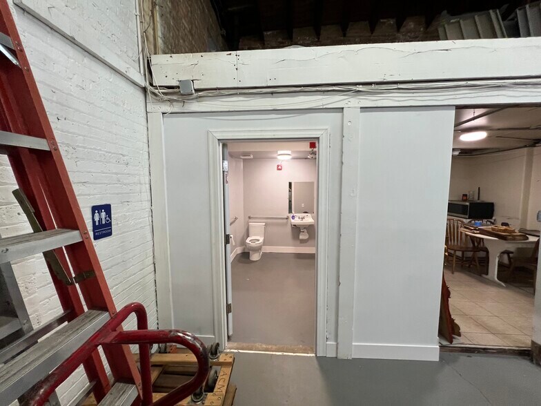 More Photos Of 7829-7839 W Grand Ave, Elmwood Park Warehouse For Lease