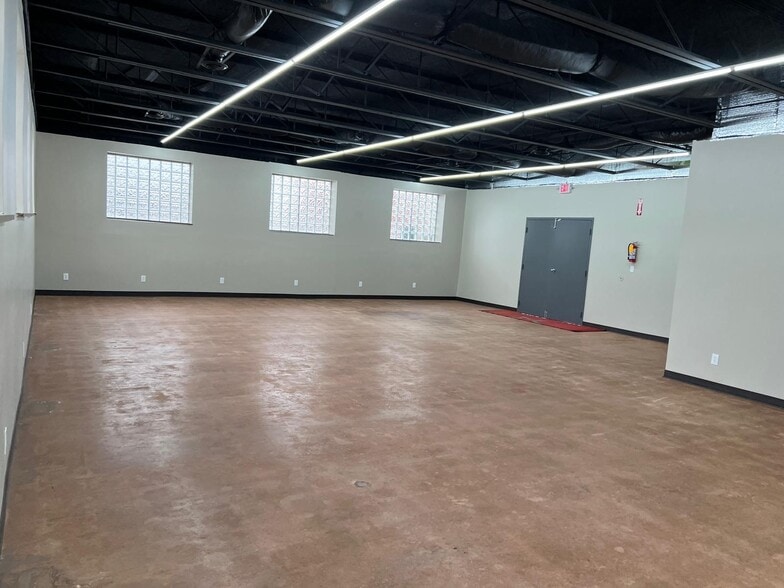 More Photos Of 5252 Ridge Rd, Parma Loft Creative Space For Lease