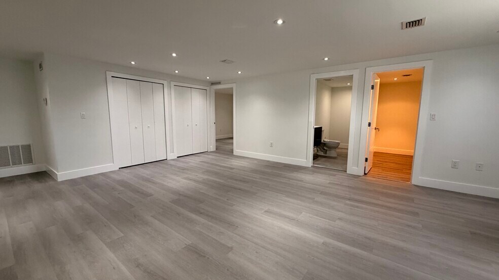More Photos Of 8335 NW 64th St, Medley Light Distribution For Sale