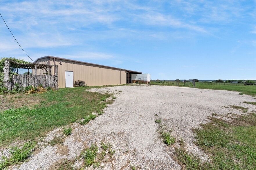 More Photos Of 248 Chitwood Rd, Gatesville Warehouse For Sale