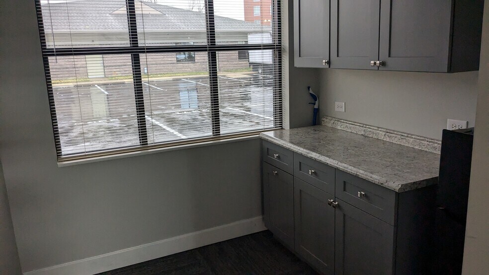 More Photos Of 2369-2371 Lakeview Dr, Dayton Office For Lease