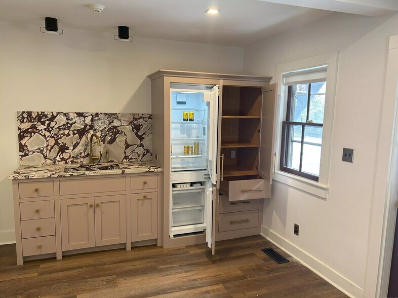 More Photos Of 25 W Main St, Sharon Office For Sale