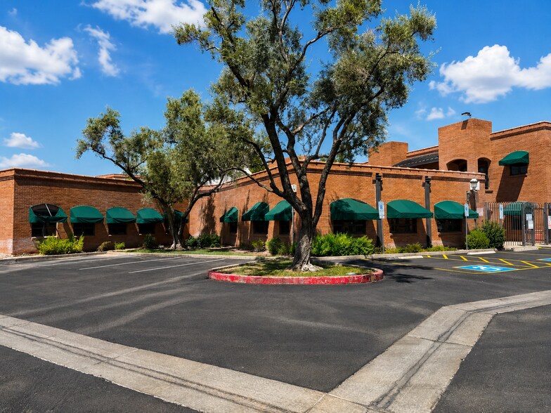 More Photos Of 2701 N 16th St, Phoenix Medical For Sale