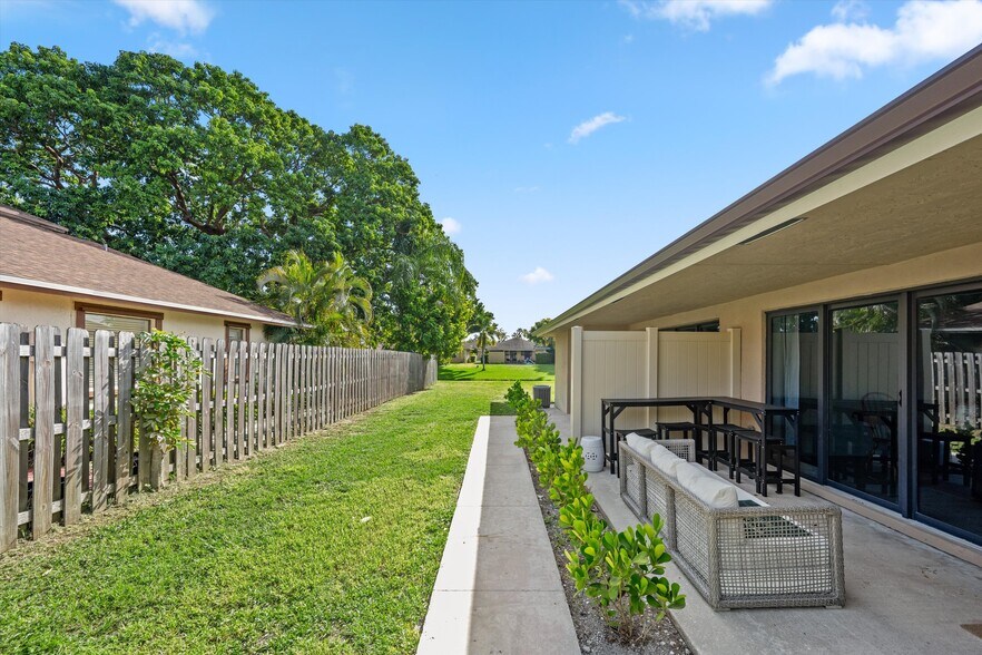 More Photos Of 1262 The 12th Fairway, Wellington Apartments For Sale