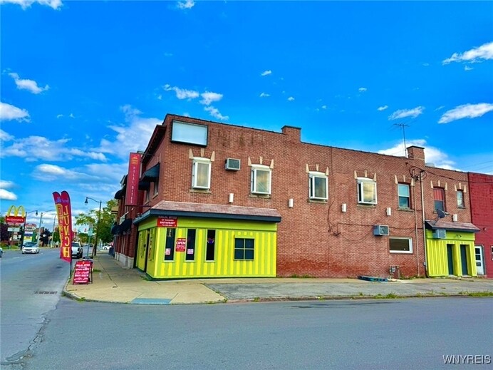 More Photos Of 1701 Pine Ave, Niagara Falls Restaurant For Sale