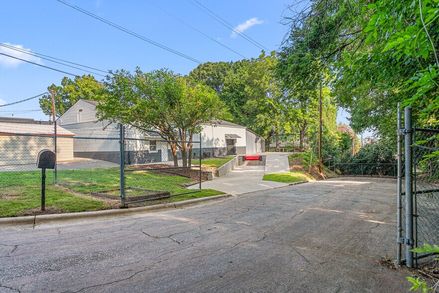 More Photos Of 504 Houston St, Greensboro Warehouse For Lease