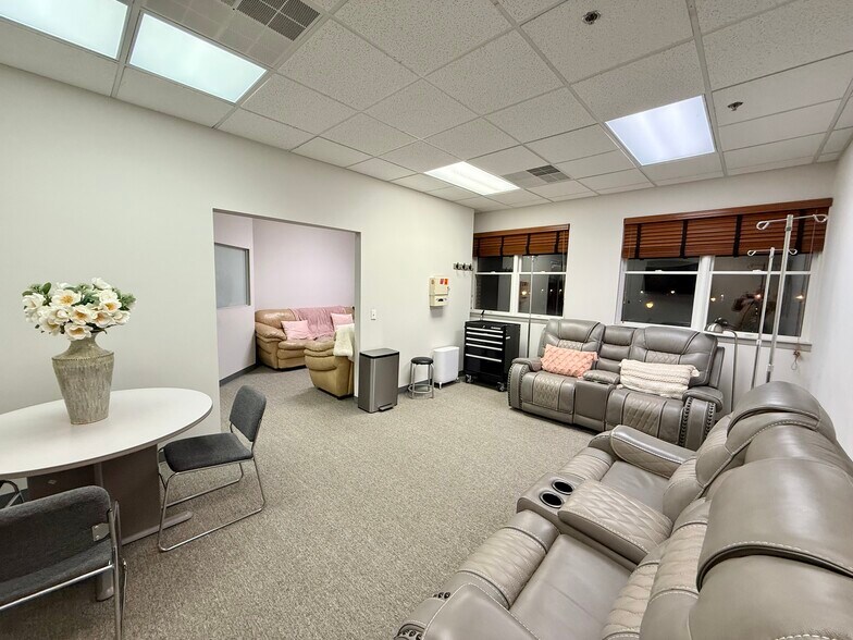 More Photos Of 504 Hamburg Tpke, Wayne Medical For Sale