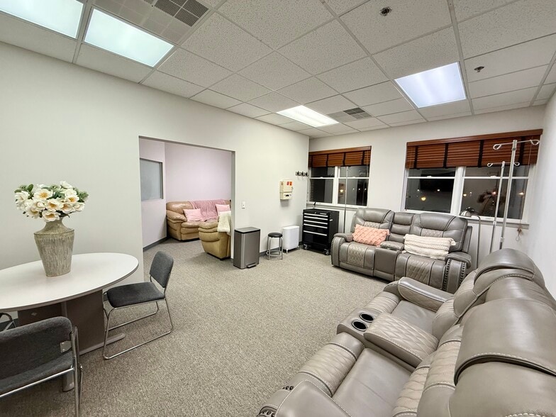 More Photos Of 504 Hamburg Tpke, Wayne Medical For Sale