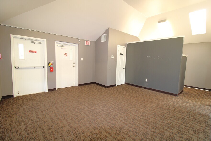 More Photos Of 538 Street Rd, Southampton Office For Lease