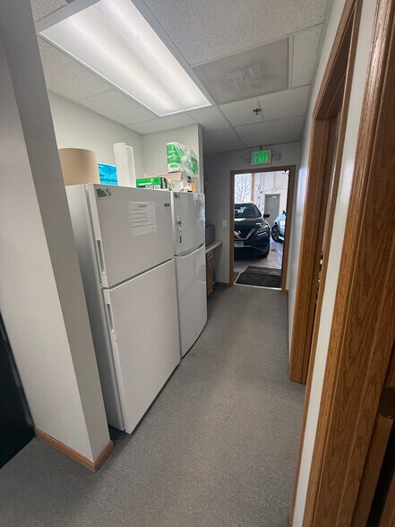 More Photos Of 141-161 Covington Dr, Bloomingdale Light Manufacturing For Lease