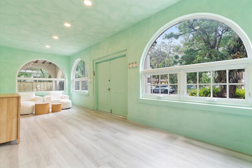 More Photos Of 22 NE 44th St, Miami Office Residential For Lease