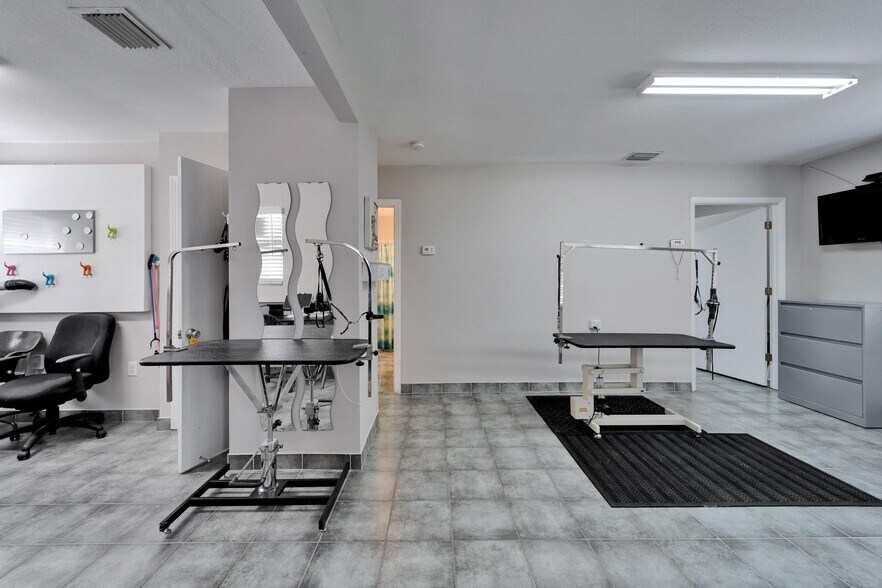 More Photos Of 126 Ridgewood Ave, Brandon Office Residential For Sale