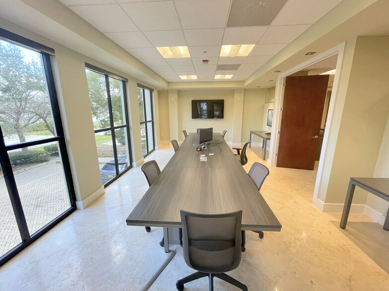 More Photos Of 862-868 102nd Ave N, Naples Office For Sale