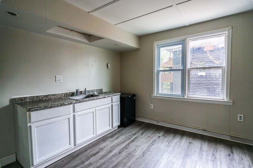 More Photos Of 117 Nippersink Rd, Fox Lake Apartments For Sale