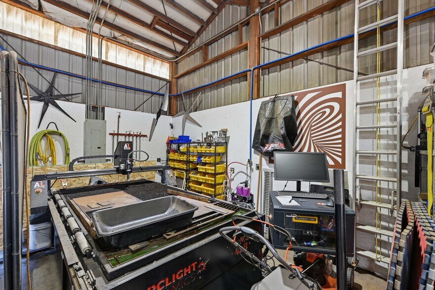 More Photos Of 55374 Rosa Rd, Bandon Manufacturing For Sale