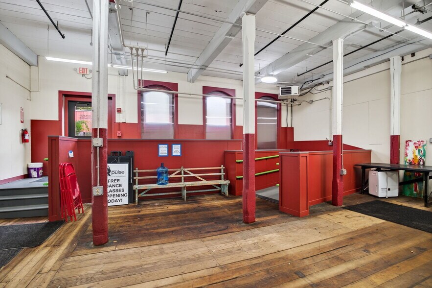 More Photos Of 420 Park St, Housatonic Flex For Sale