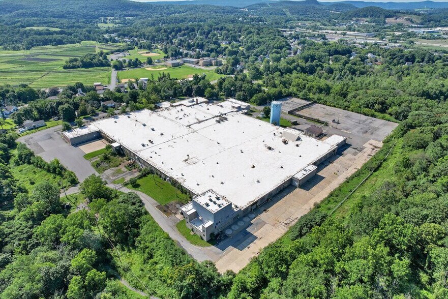 More Photos Of 25 Oakland Ave, Chester Warehouse For Lease