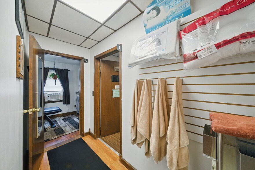 More Photos Of 11 Vernon Ave, Hamburg Medical For Lease