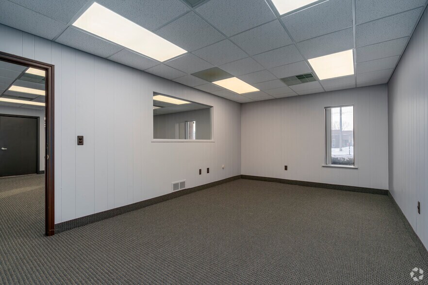More Photos Of 16129 Common Rd, Roseville Warehouse For Lease