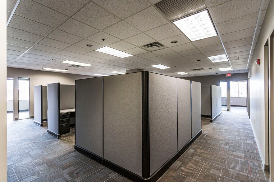 More Photos Of 9780 Ormsby Station Rd, Louisville Office For Lease