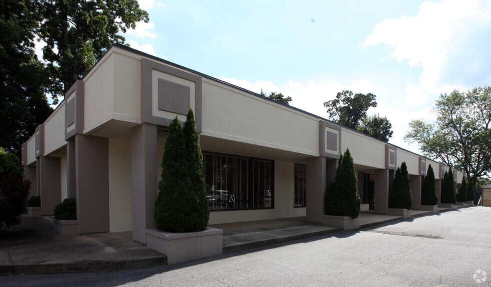 More Photos Of 1107 N Main St, High Point Storefront Retail Office For Lease