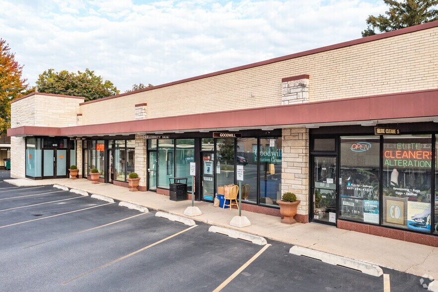 More Photos Of 909-929 Ridge Rd, Wilmette Unknown For Lease