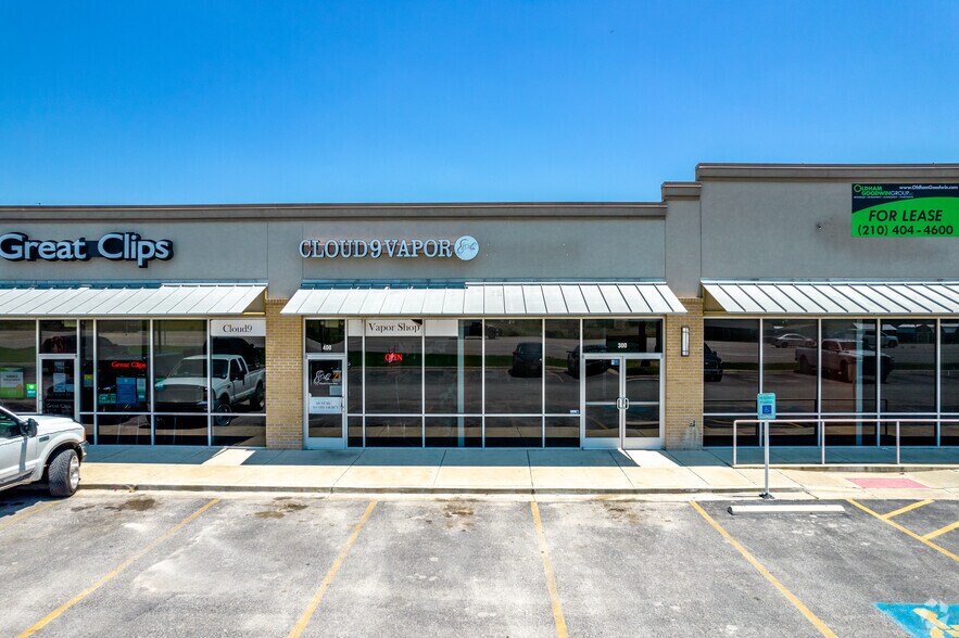 More Photos Of 131 Business Park Dr, Kenedy Storefront Retail Office For Lease