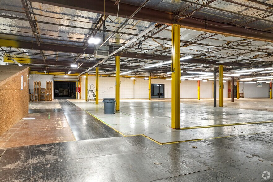 More Photos Of 100 E Newberry Ave, Liberty Manufacturing For Lease