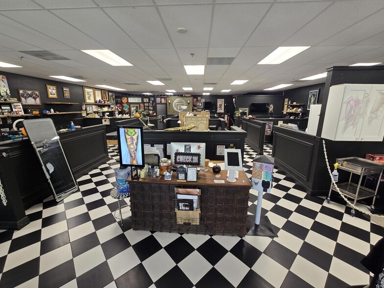 More Photos Of 4953 Le Chalet Blvd, Boynton Beach Storefront Retail Office For Lease