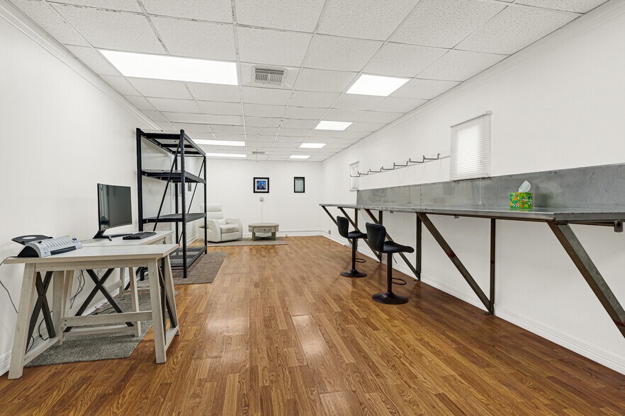 More Photos Of 2000 Cedar Dr, La Marque Freestanding For Sale