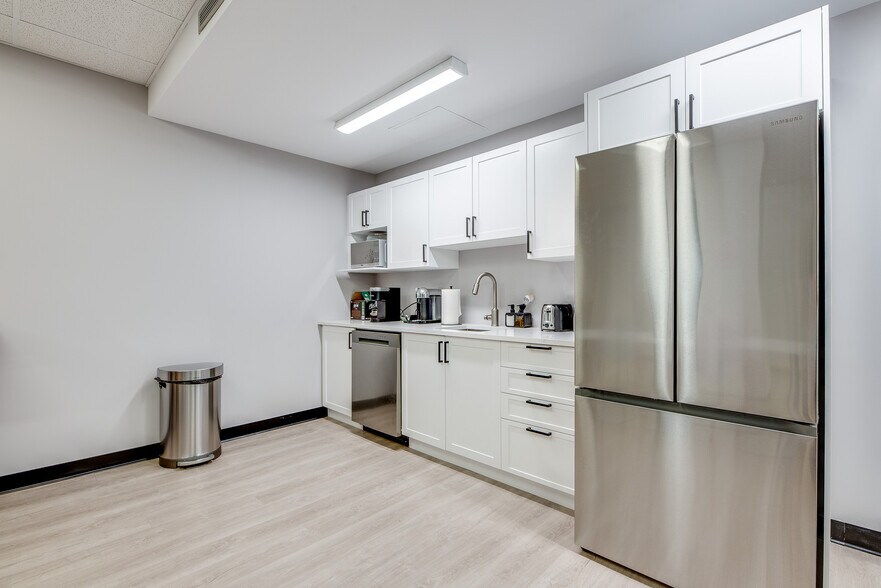 More Photos Of 141 Laurier Ave W, Ottawa Office For Lease