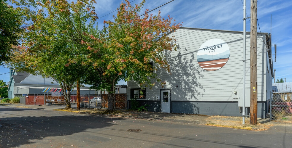 More Photos Of 777 NE 4th St, McMinnville General Retail For Lease