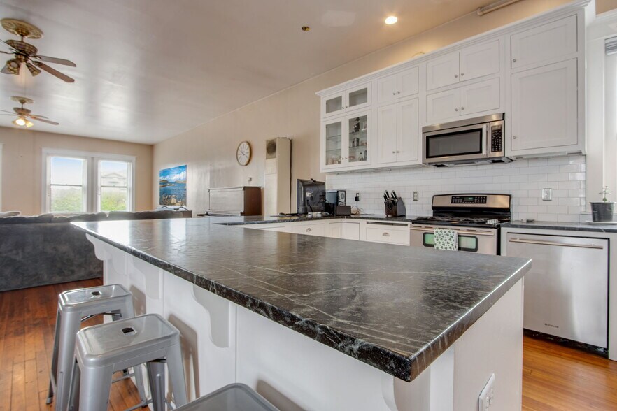 More Photos Of 922 8th Ave, Greeley Storefront Retail Residential For Sale