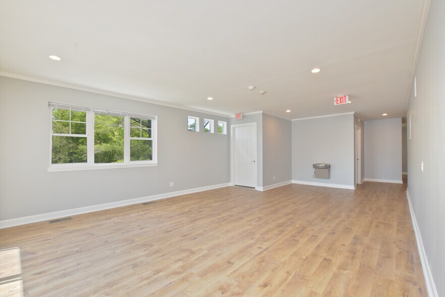 More Photos Of 1086 Long Ridge Rd, Stamford Storefront Retail Office For Lease