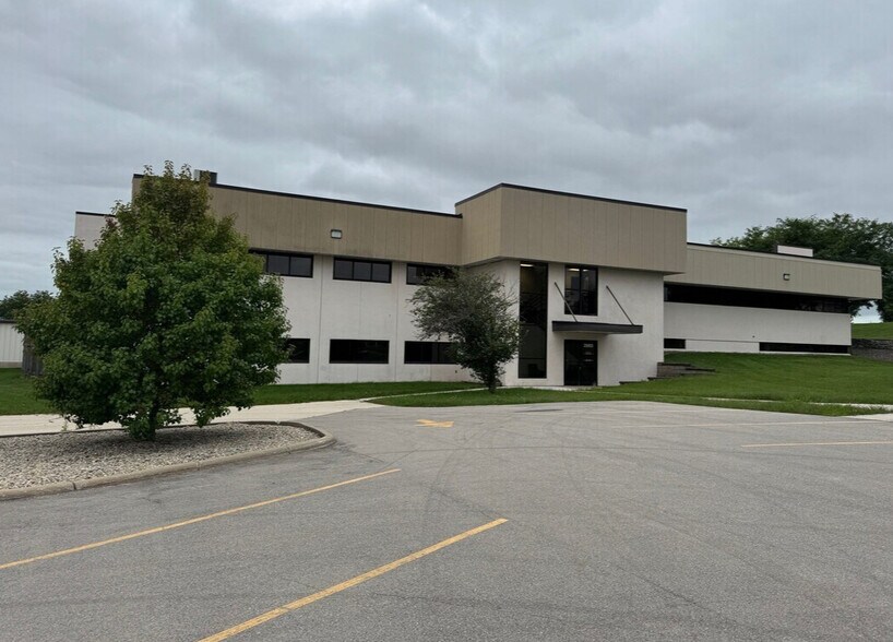 More Photos Of 2985 S Ridge Rd, Green Bay Medical For Lease