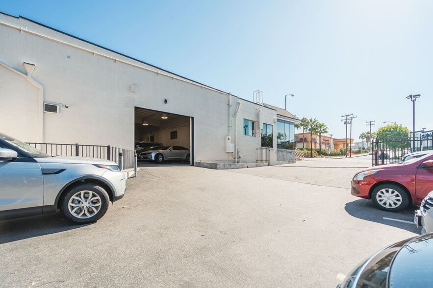 More Photos Of 2301 N Sepulveda Blvd, Manhattan Beach Auto Repair For Lease