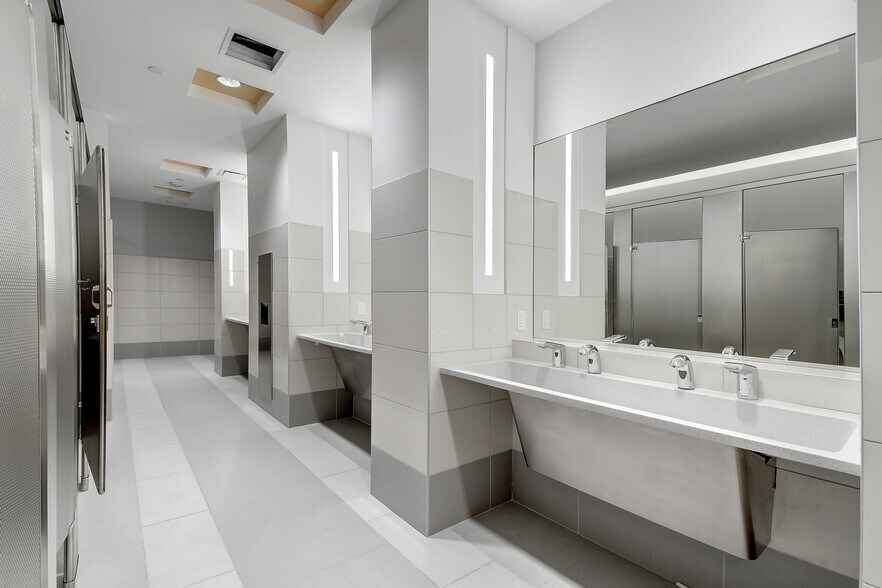 More Photos Of 1450 S Spectrum Blvd, Chandler Medical For Lease