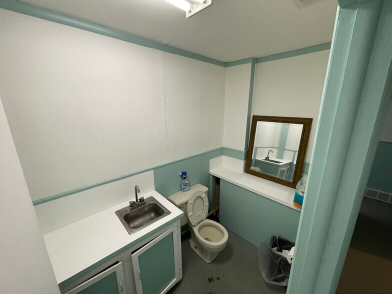 More Photos Of 6190 N Riverview Dr, Kalamazoo Warehouse For Sale