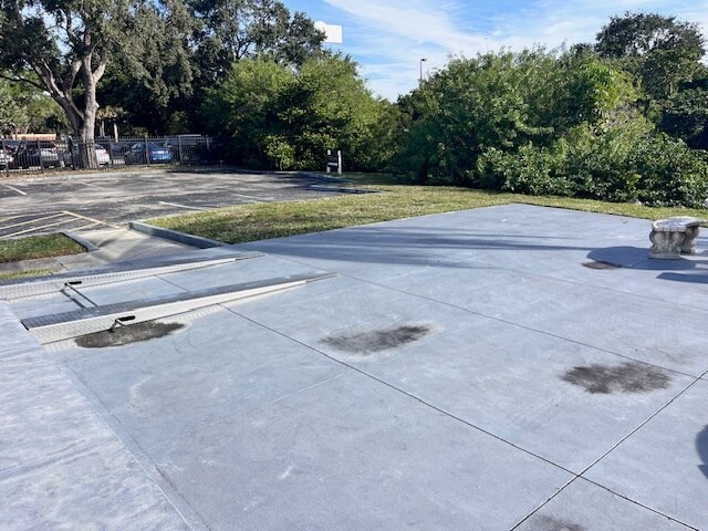 More Photos Of 300 Oakwood Ln, Hollywood Flex For Sale