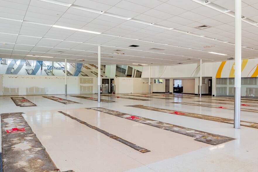 More Photos Of 403 Water St, Augusta Drugstore For Lease