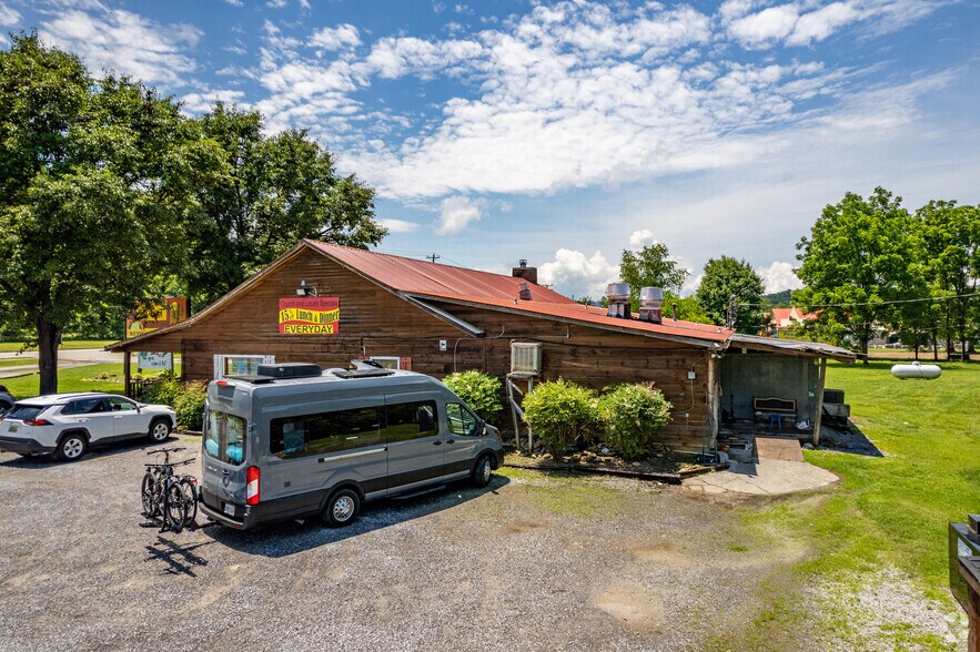 More Photos Of 8123 E Lamar Alexander Pky, Townsend Restaurant For Sale