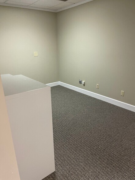 More Photos Of 1125 Cambridge Sq, Alpharetta Loft Creative Space For Sale