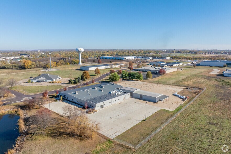 More Photos Of 200 Enterprise Dr, Pekin Light Distribution For Lease