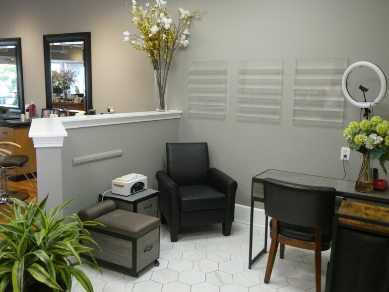 More Photos Of 1101 Foothill Blvd, La Cañada Flintridge Storefront For Lease