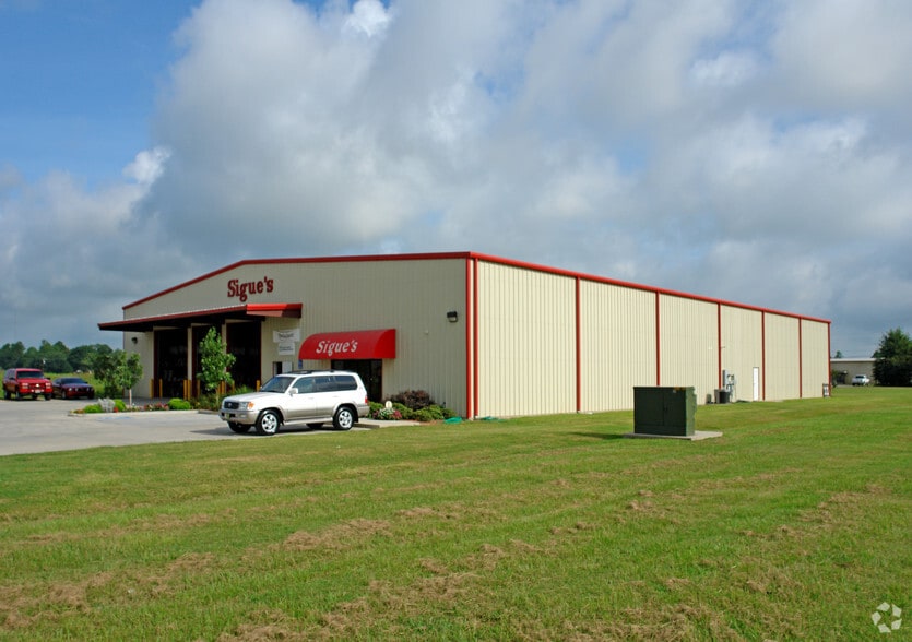 Primary Photo Of 900 Pont Des Mouton Rd, Lafayette Service For Lease